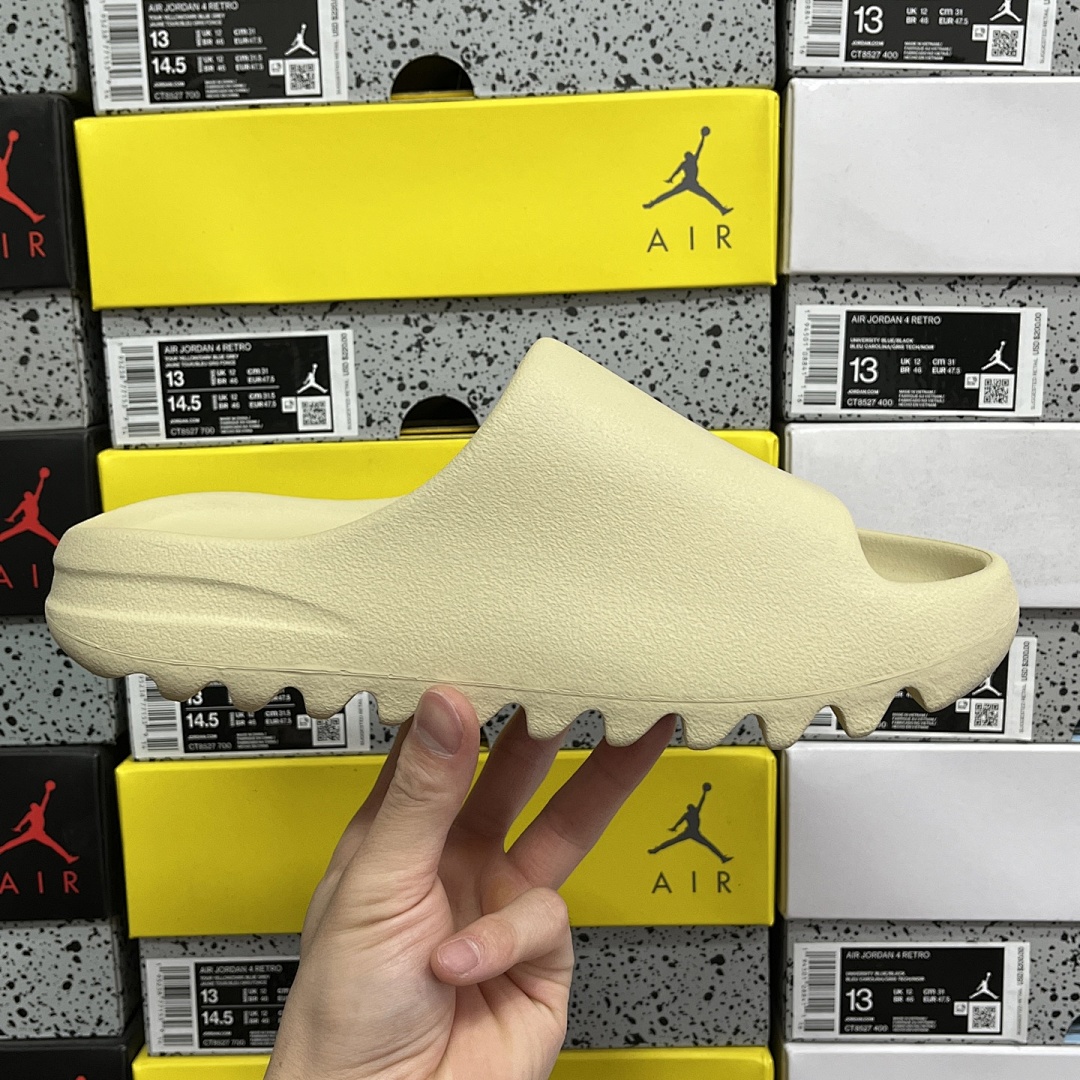 Adidas Kanye West X Yeezy Slide "Resin" - Image 2