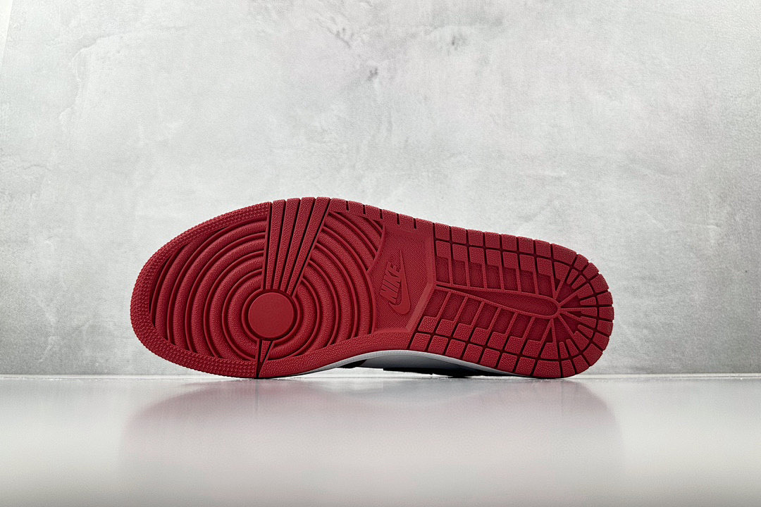 Chanel Air Jordan AJ1 Retro High - Image 4