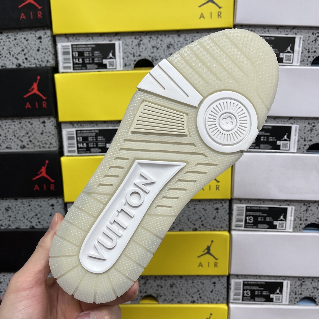 Louis Vuitton Trainer V2-03 - Image 4