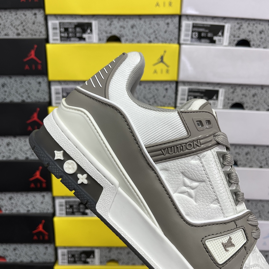 Louis Vuitton Trainer 1-06 - Image 2