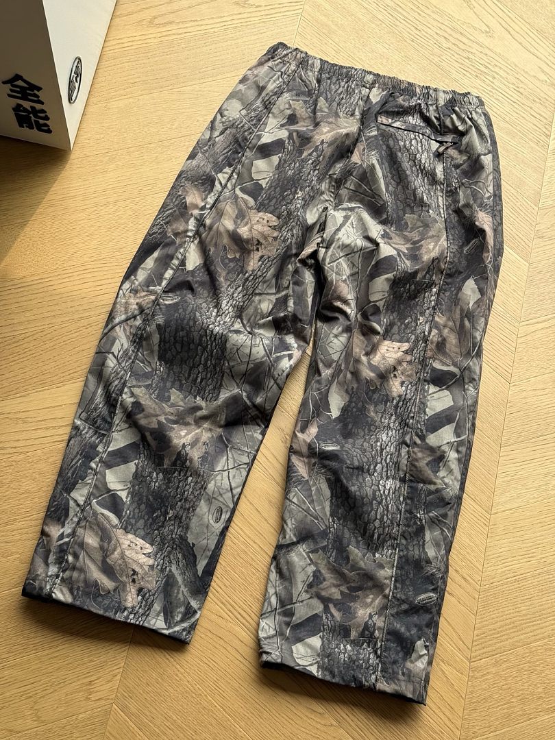 Balenciaga 368 SS26 WEEK1 Cotton Ripstop Track Pant Wide Black Camo Purple Off White S~XL - Image 37