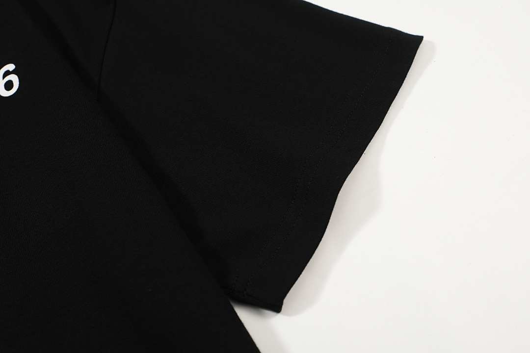 On Running 108 Maison Margiela MM6 Print Short Sleeve T Black White 46 48 50 52 3414# - Image 11