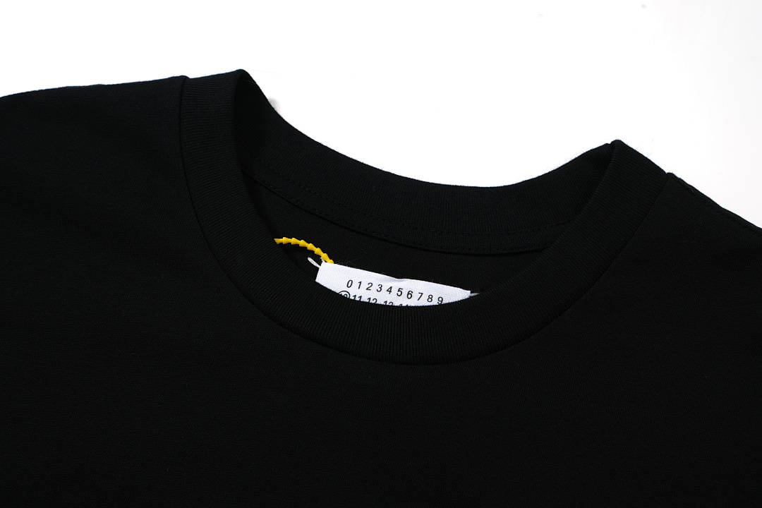 On Running 108 New Vogue × MM6 Maison Margiela LOGO Print Short Sleeve T Black White 46 48 50 52 3966# - Image 4