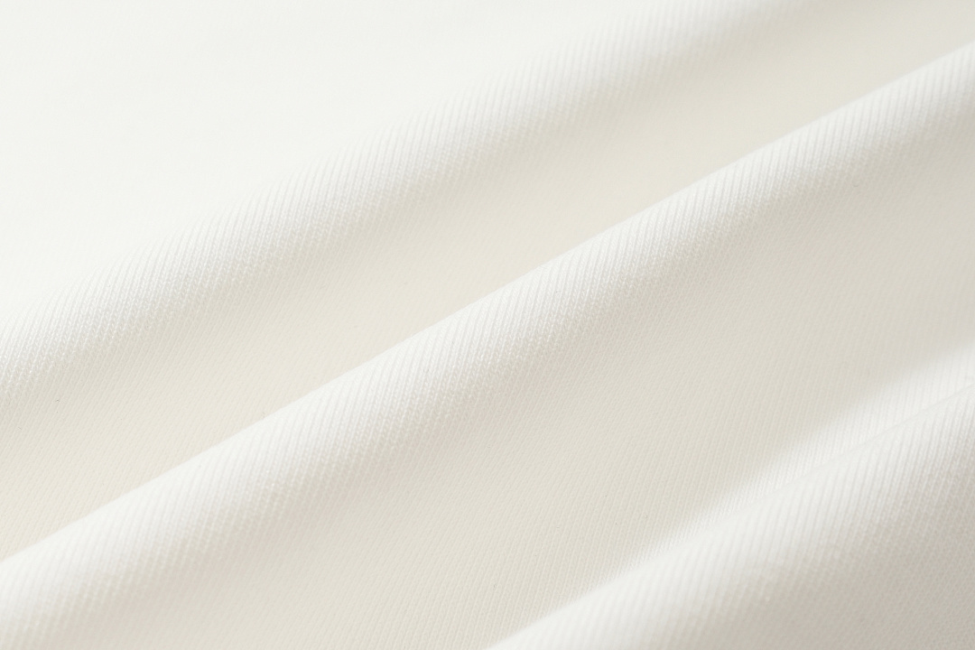On Running 108 MM LOGO Print Short Sleeve T White Black 46 48 50 52 8076# - Image 35