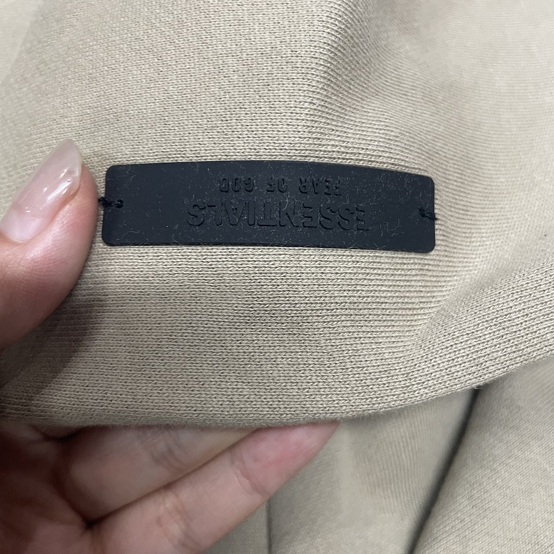 Essentials 188 Kids Ess FALL24 HOLIDAY : Dark Mist Grey Light Black Desert Gold Brown 4/5 6/7 8 10 12 14/16 - Image 31