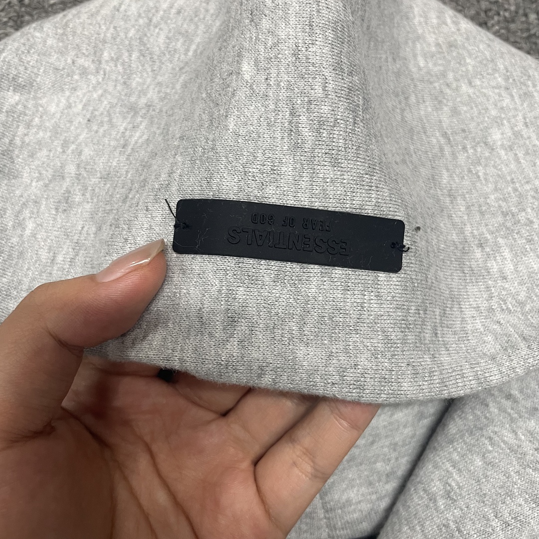 Essentials 188 Kids Ess FALL24 HOLIDAY : Dark Mist Grey Light Black Desert Gold Brown 4/5 6/7 8 10 12 14/16 - Image 18