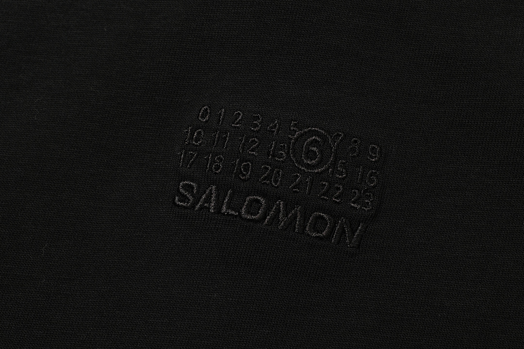 On Running 118 M6 Embroidered Short Sleeve T Black White 46 48 50 52 8087# - Image 7