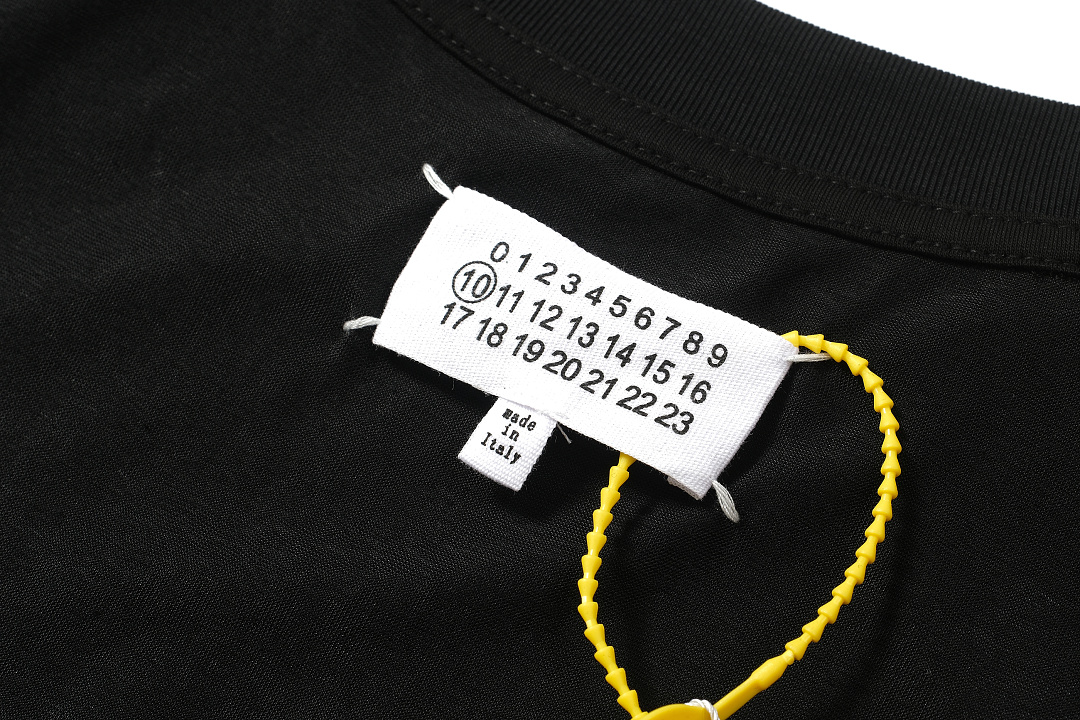 On Running 118 MM Embroidered Print Short Sleeve T Black White 46 48 50 52 8309# - Image 13
