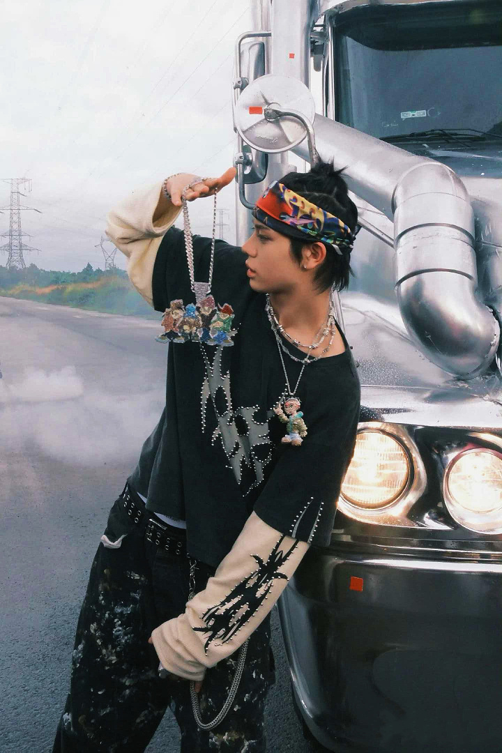 Chanel 218 CHEW FOREVER Star Long Sleeve : Water Black :S M L - Image 17