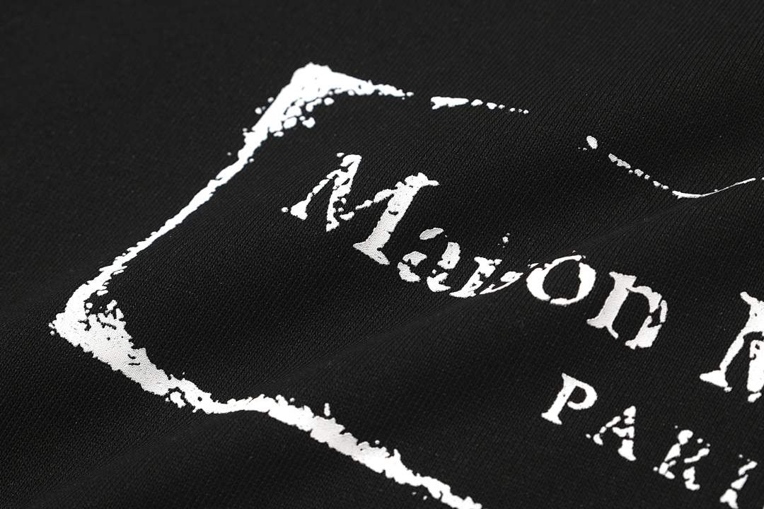 On Running 108 MM LOGO Print Short Sleeve T White Black 46 48 50 52 8076# - Image 9