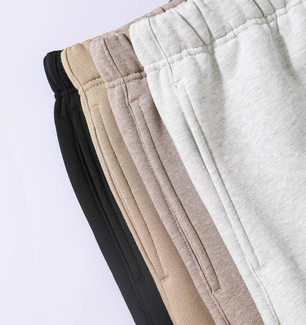 Essentials 178 Ess FALL24 HOLIDAY Fleece EssentialSweatpant Print Lace Up Velvet : Dark Mist Grey Light Black Desert Gold Brown :S-XL - Image 20