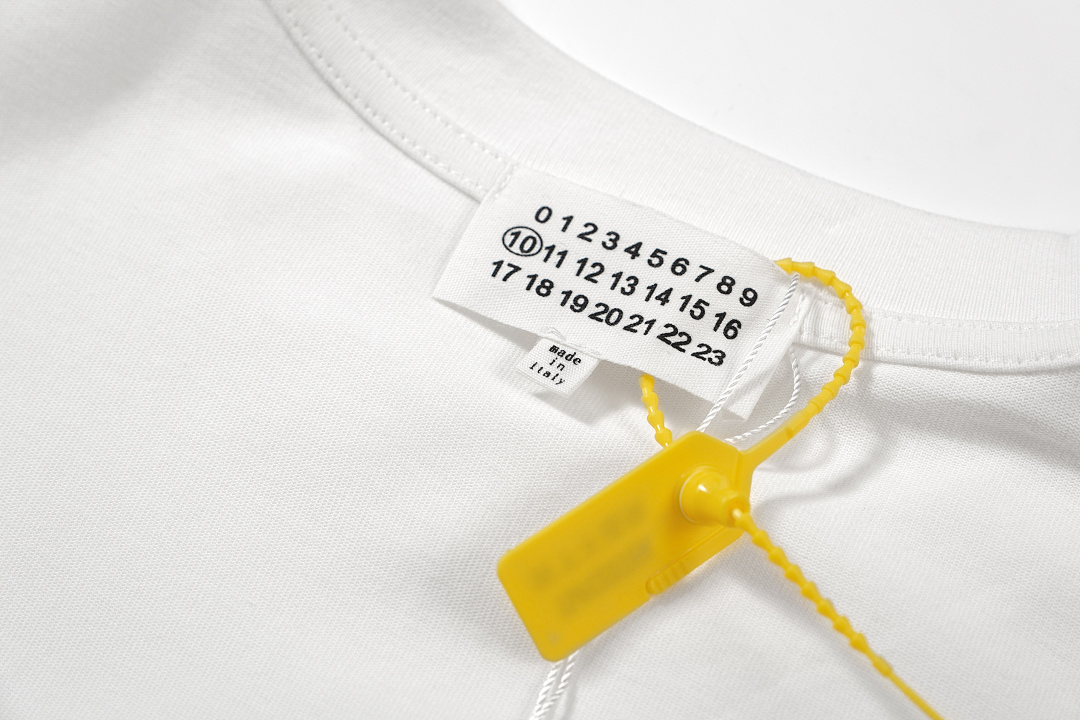 On Running 108 Maison Margiela MM6 Print Short Sleeve T Black White 46 48 50 52 3414# - Image 27