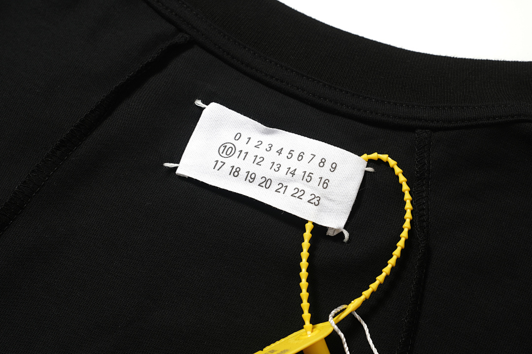 On Running 118 M6 Embroidered Short Sleeve T Black White 46 48 50 52 8087# - Image 12