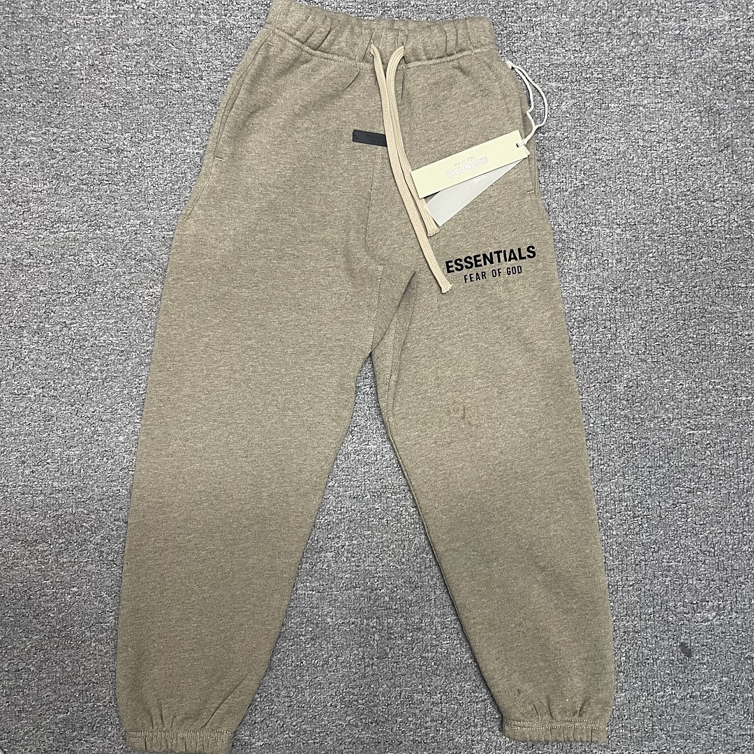 Essentials 158 Kids Ess FALL24 HOLIDAY Gum Velvet : Dark Mist Grey Light Black Desert Gold Brown 4/5 6/7 8 10 12 14/16 - Image 16