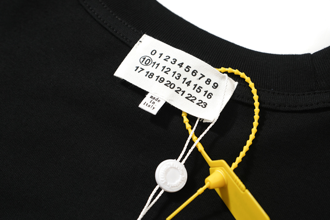 On Running 108 Maison Margiela MM6 Print Short Sleeve T Black White 46 48 50 52 3414# - Image 16