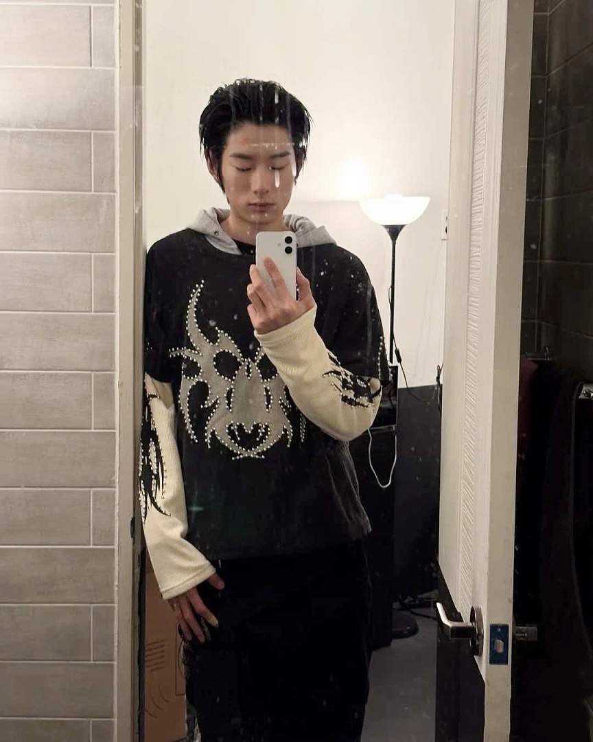Chanel 218 CHEW FOREVER Star Long Sleeve : Water Black :S M L - Image 12