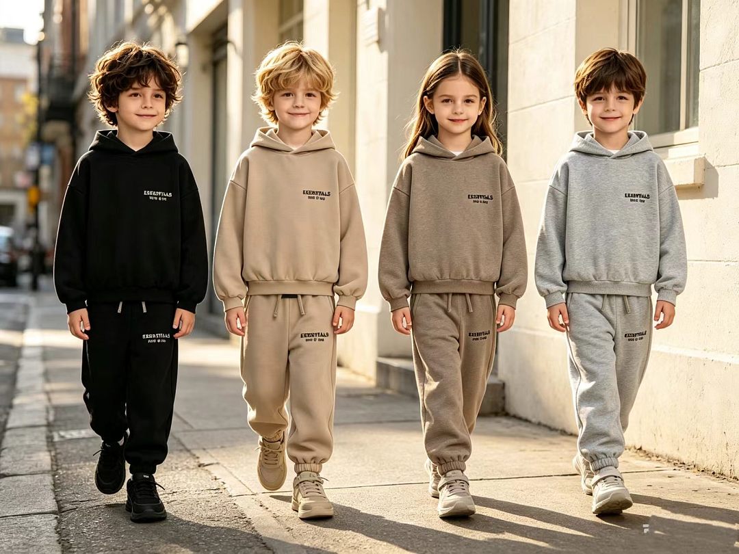 Essentials 188 Kids Ess FALL24 HOLIDAY : Dark Mist Grey Light Black Desert Gold Brown 4/5 6/7 8 10 12 14/16 - Image 61