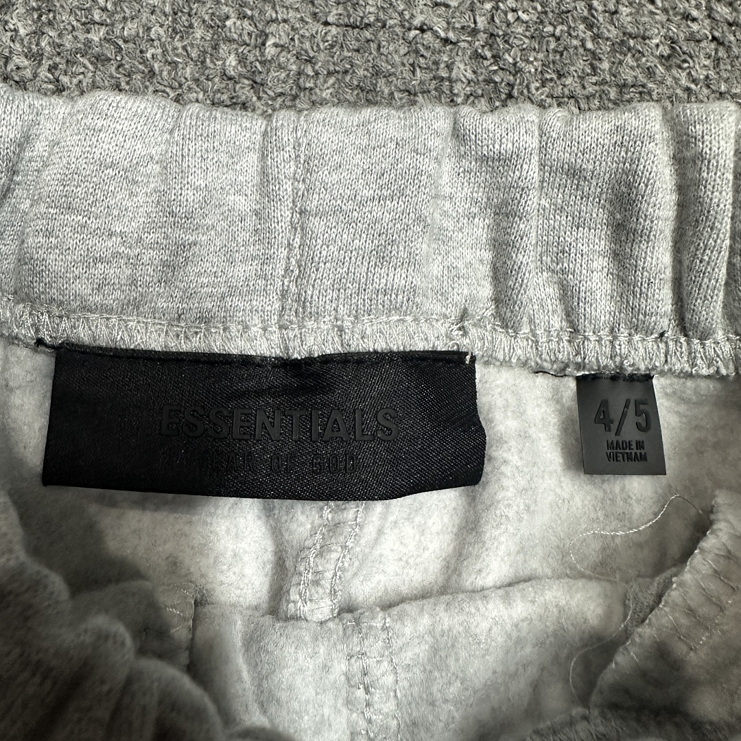 Essentials 158 Kids Ess FALL24 HOLIDAY Gum Velvet : Dark Mist Grey Light Black Desert Gold Brown 4/5 6/7 8 10 12 14/16 - Image 8