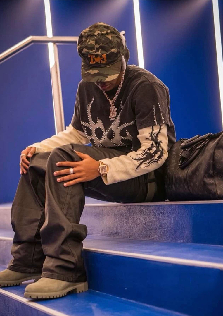 Chanel 218 CHEW FOREVER Star Long Sleeve : Water Black :S M L - Image 14