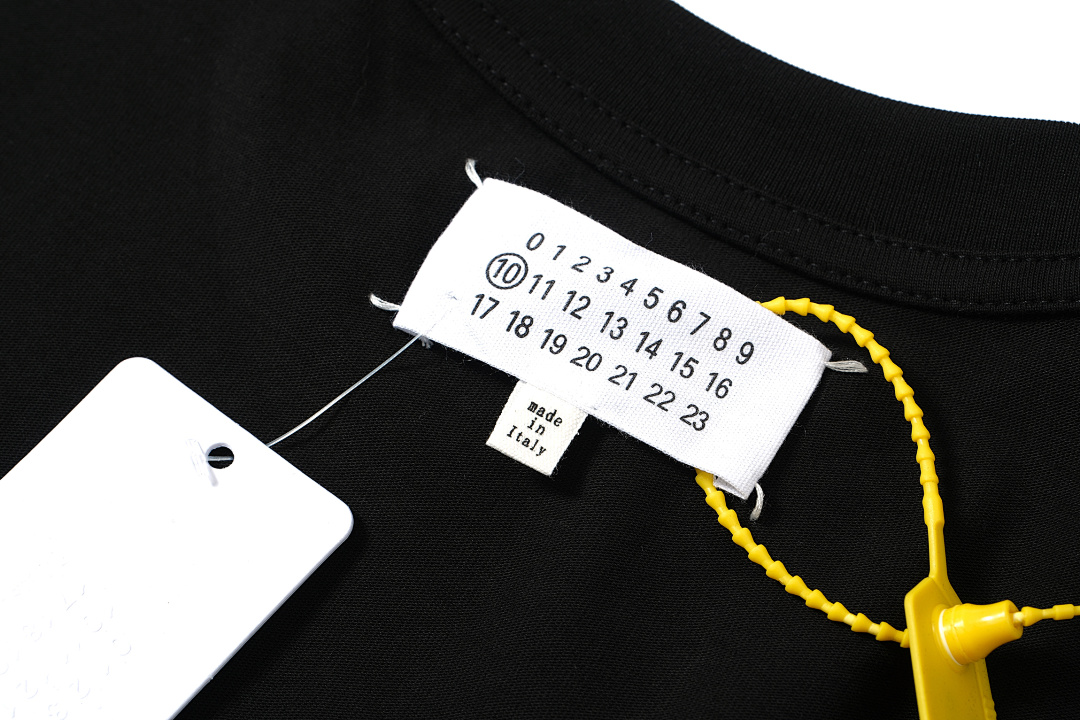 On Running 118 MM6 Maison Margiela LOGO Print Short Sleeve T Black White 46 48 50 52 3972# - Image 14