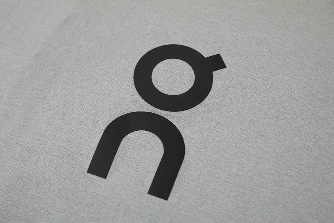 On Running 118 ON Print Short Sleeve T : White Black Grey Green M L XL - Image 13