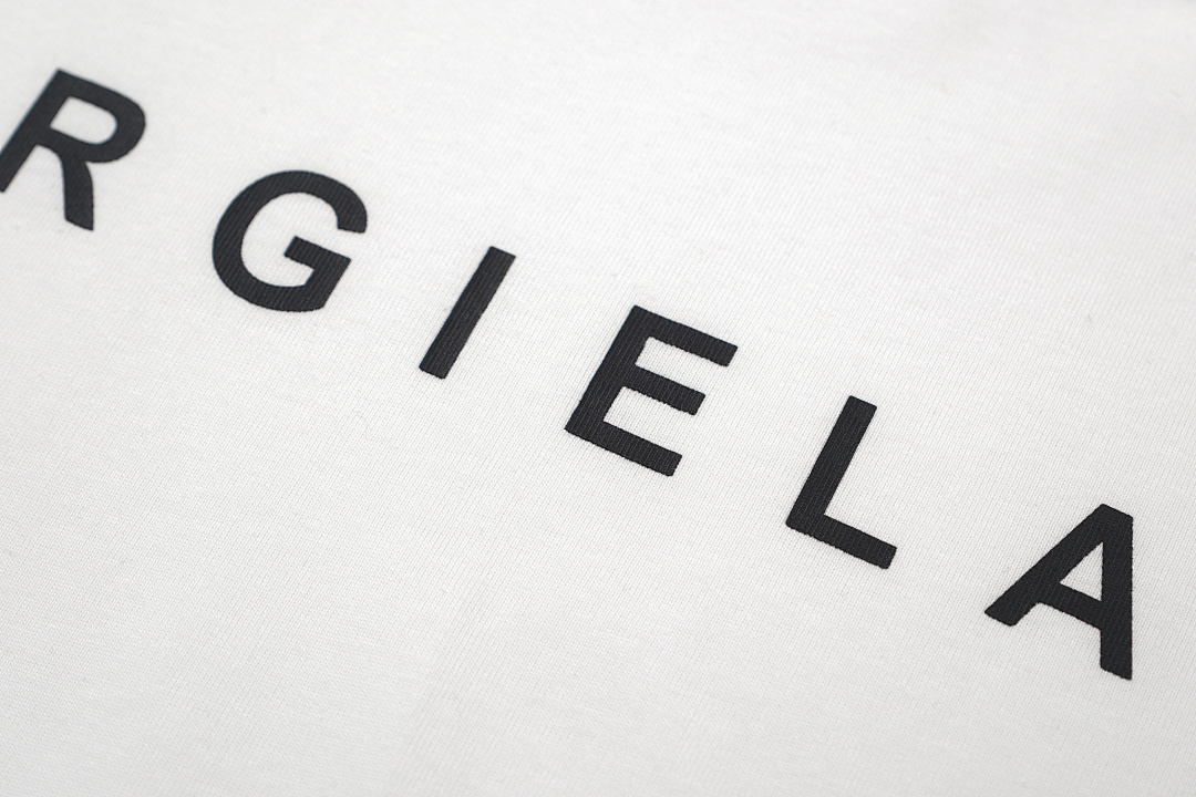 On Running 108 Maison Margiela MM6 Print Short Sleeve T Black White 46 48 50 52 3414# - Image 23