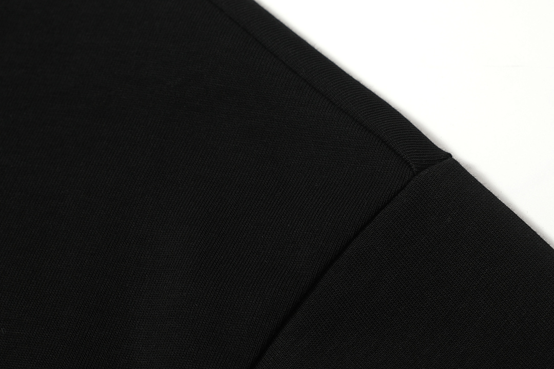 On Running 118 M6 Embroidered Short Sleeve T Black White 46 48 50 52 8087# - Image 6
