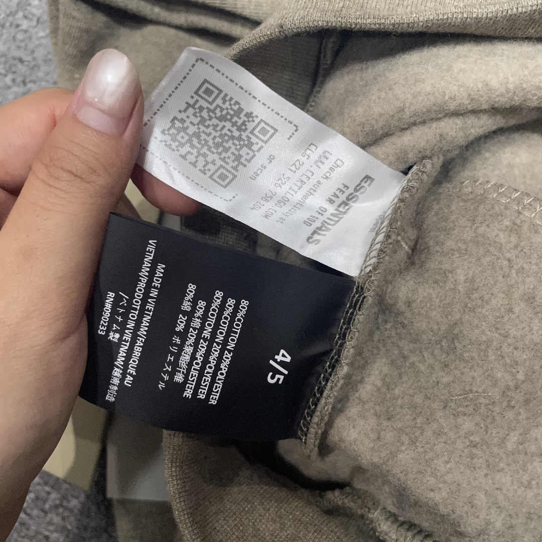 Essentials 188 Kids Ess FALL24 HOLIDAY : Dark Mist Grey Light Black Desert Gold Brown 4/5 6/7 8 10 12 14/16 - Image 52