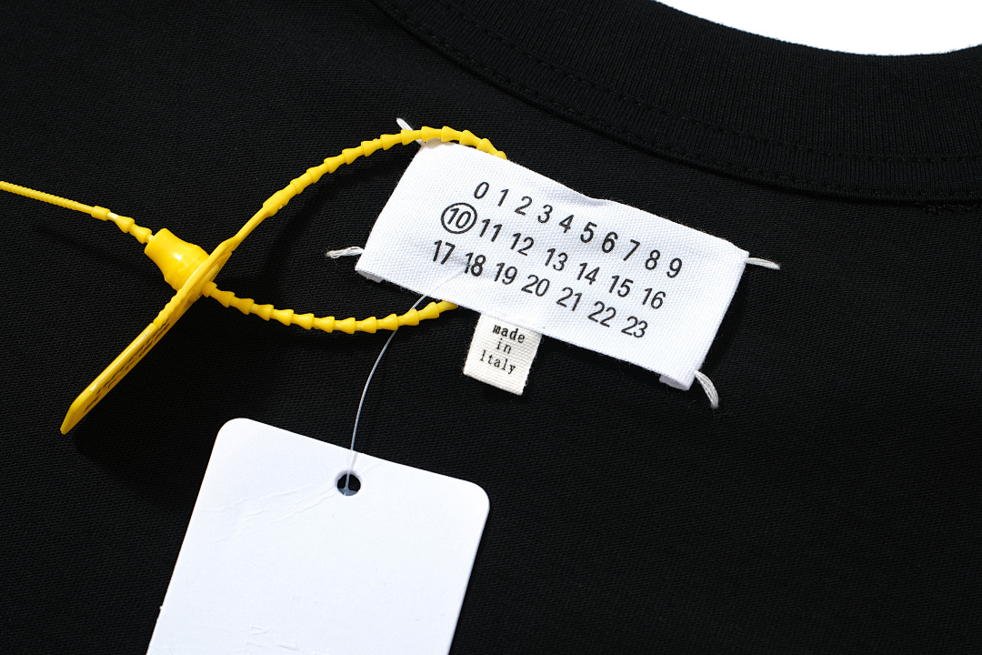 On Running 108 New Vogue × MM6 Maison Margiela LOGO Print Short Sleeve T Black White 46 48 50 52 3966# - Image 13