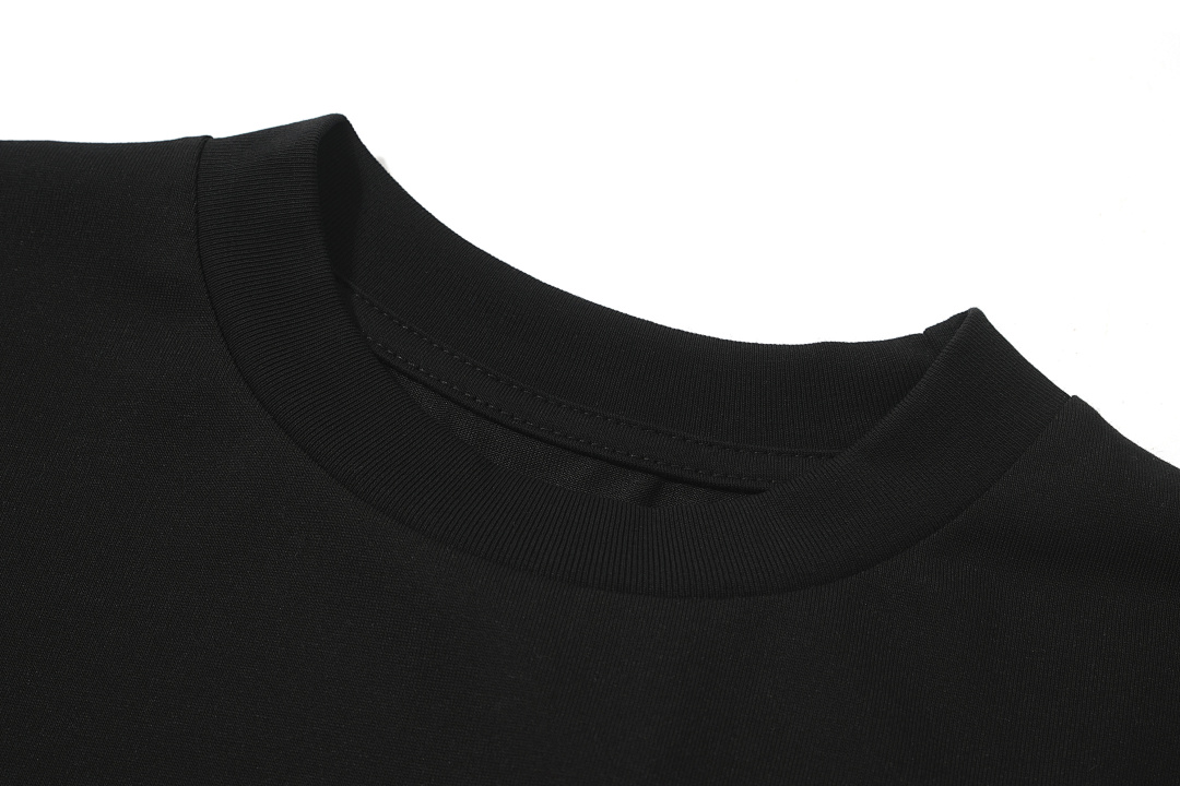 On Running 108 MM LOGO Print Short Sleeve T White Black 46 48 50 52 8076# - Image 5