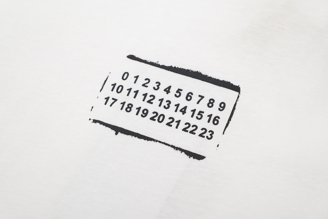 On Running 118 Maison Margiela MM6 LOGO Print Short Sleeve T White Black 46 48 50 52 3430# - Image 23