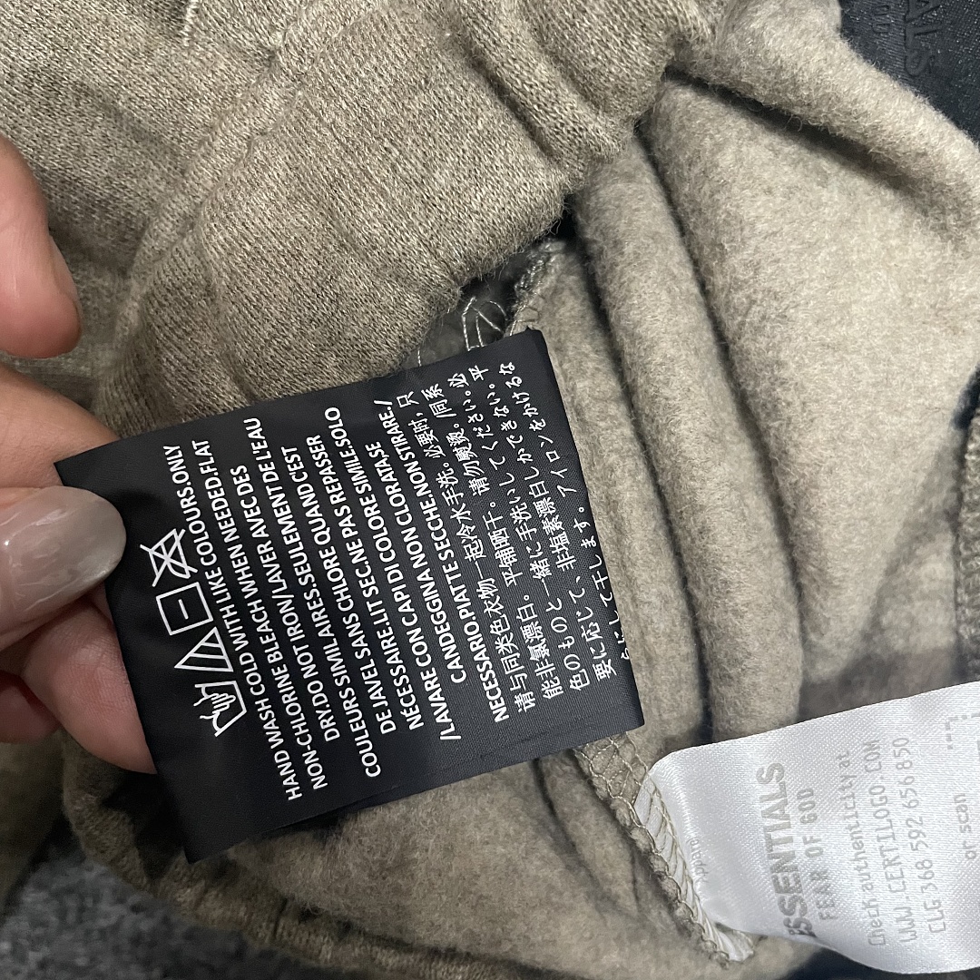 Essentials 158 Kids Ess FALL24 HOLIDAY Gum Velvet : Dark Mist Grey Light Black Desert Gold Brown 4/5 6/7 8 10 12 14/16 - Image 24