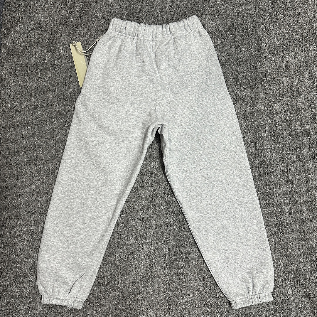 Essentials 158 Kids Ess FALL24 HOLIDAY Gum Velvet : Dark Mist Grey Light Black Desert Gold Brown 4/5 6/7 8 10 12 14/16 - Image 6
