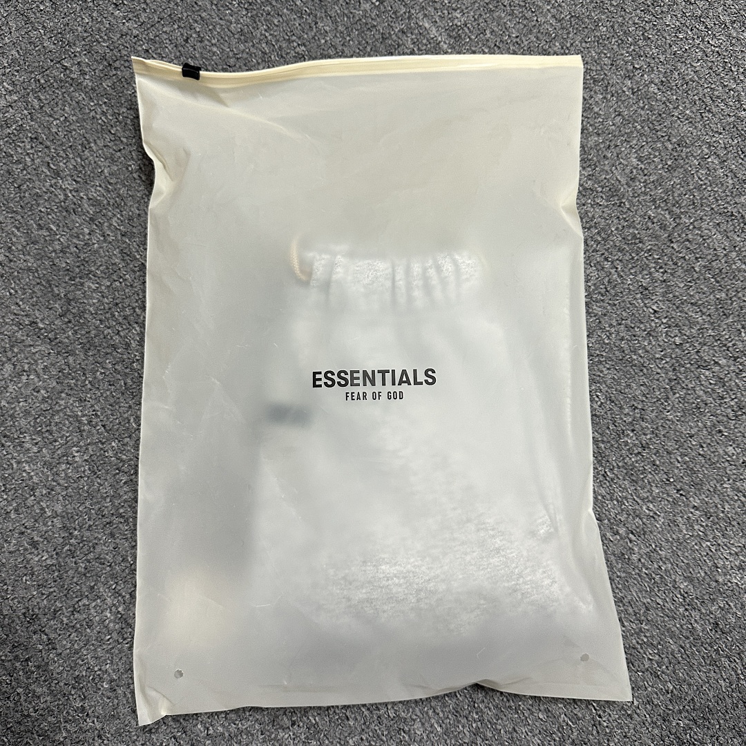 Essentials 158 Kids Ess FALL24 HOLIDAY Gum Velvet : Dark Mist Grey Light Black Desert Gold Brown 4/5 6/7 8 10 12 14/16 - Image 12