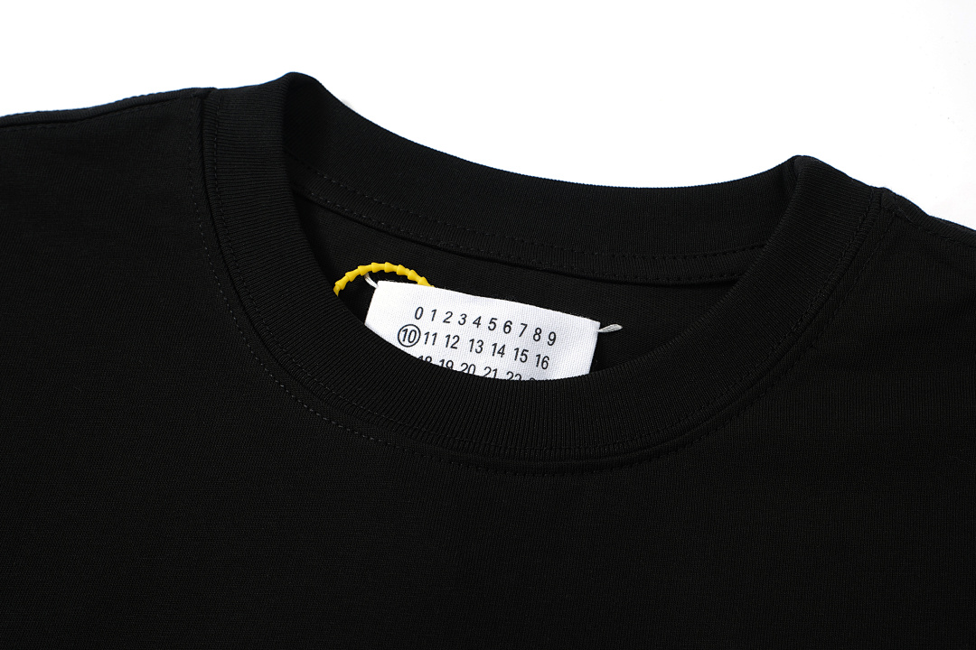 On Running 118 MM6 Maison Margiela LOGO Print Short Sleeve T Black White 46 48 50 52 3972# - Image 5