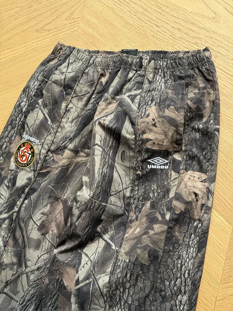 Balenciaga 368 SS26 WEEK1 Cotton Ripstop Track Pant Wide Black Camo Purple Off White S~XL - Image 34