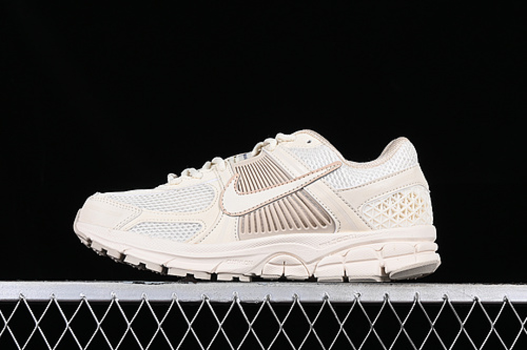 Nike Nike ZOOM VOMERO 5 M WHITE/GREY/BROWN · FQ6868-111, photo 1
