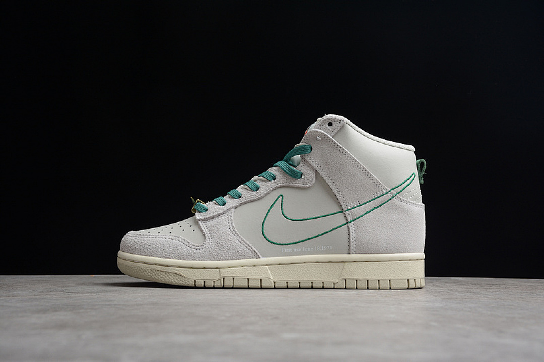 Nike SB DUNK HIGH SE GS FIRST USE PACK LIGHT BONE/GREEN NOISE · DD0733-001, photo 1