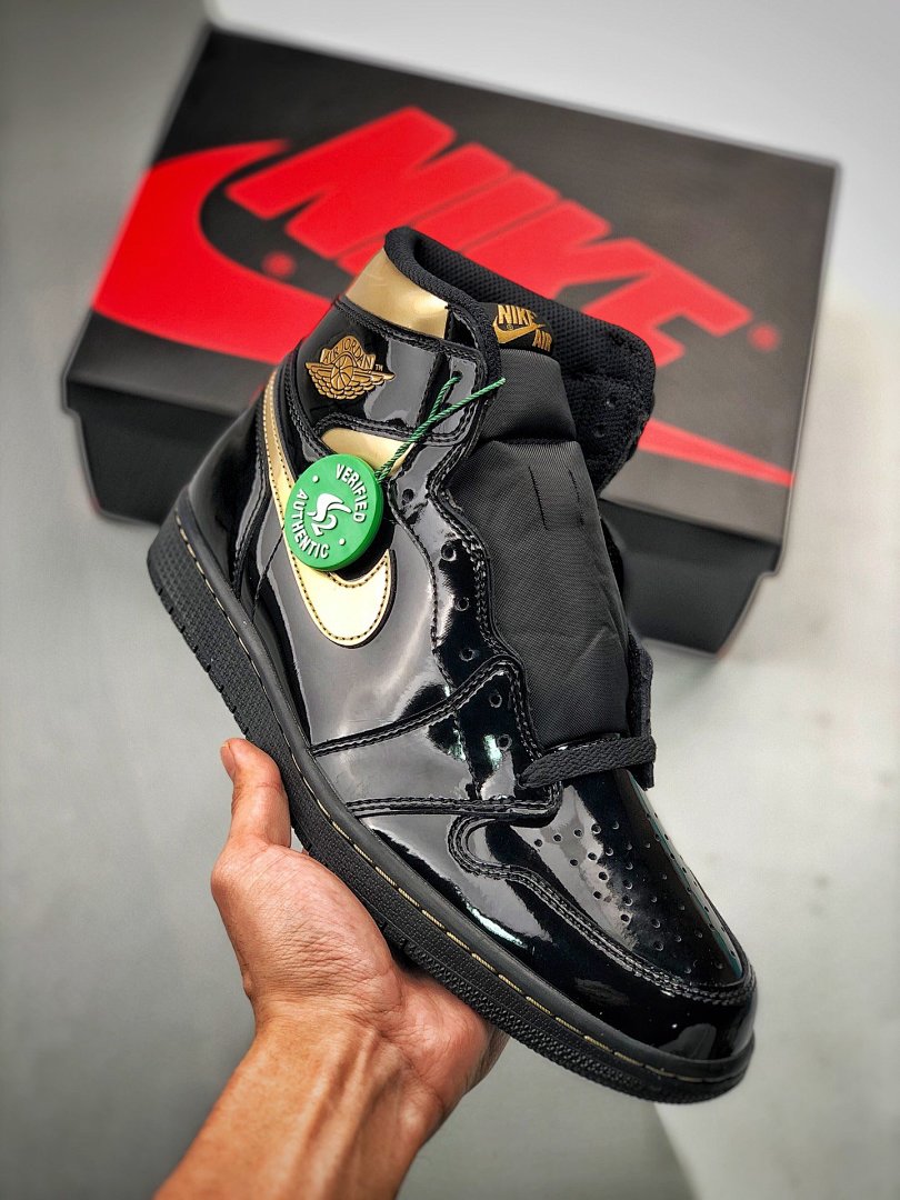 Jordan AIR Jordan 1 HIGH OG BLACK/BLACK-METALLIC GOLD · 555088-032, photo 1