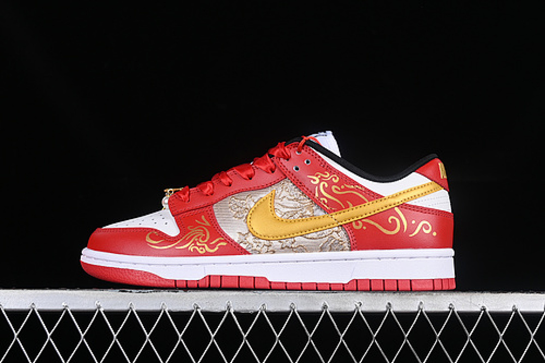 Unbranded [FD9762-061]-[DUNK LOW SB WHITE/UNIVERSITY RED/BLACK]-[WOMAN:35.5-39]-[MAN:40-44], photo 1