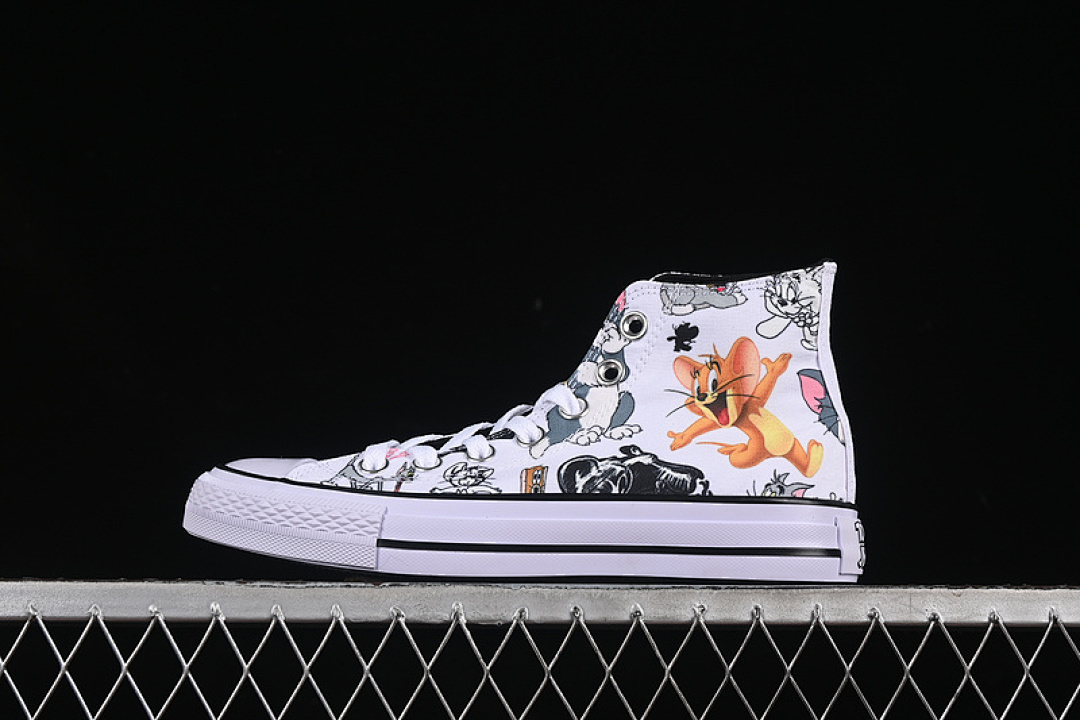 Converse [A15112C]-[TOM & JERRY CHUCK TAYLOR ALL STAR HIGH WHITE/MULTI/BLACK]-[WOMAN:35-39]-[MAN:40-44], photo 1