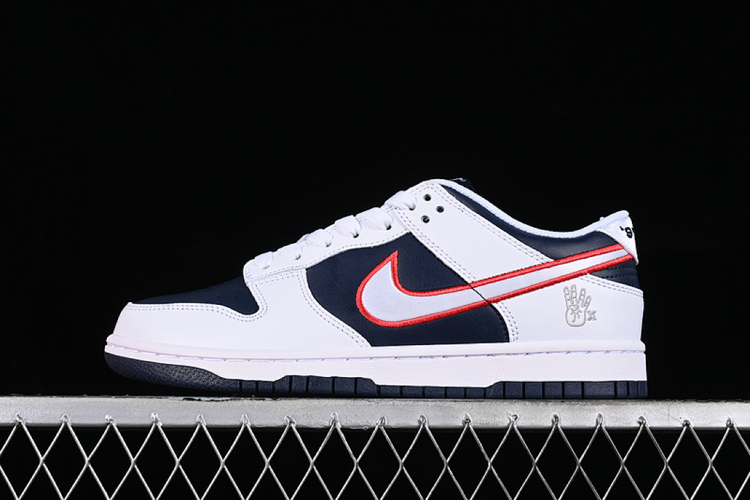 Nike DUNK LOW PREMIUM HOUSTON COMETS FOUR PEAT OBSIDIAN/WHITE/UNIVERSITY RED/GREY · DZ2780-100, photo 1