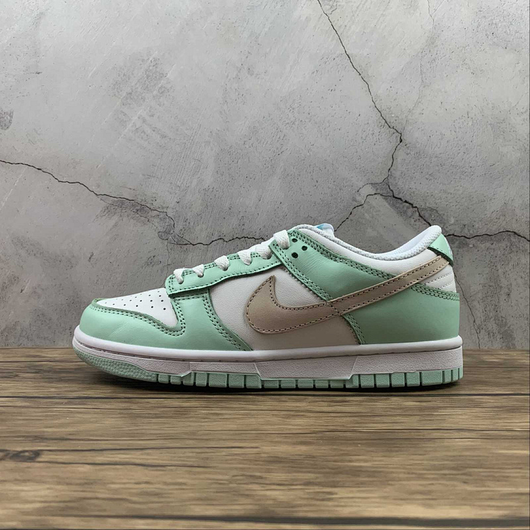 Unbranded [CU1726-188]-[SB DUNK LOW WHITE/WHITE/GREEN GLOW]-[WOMAN:35-39]-[MAN:40-47.5], photo 1