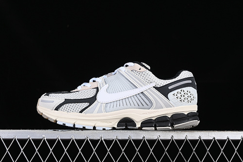 Nike Nike ZOOM VOMERO 5 SP WHITE/GREY/BLACK · FN7649-110, photo 1