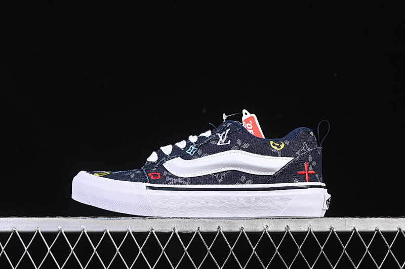 LOW TOP CASUAL SKATE SHOES BLACK/WHITE/GREY/BLUE/RED · VN000CS0239, photo 1
