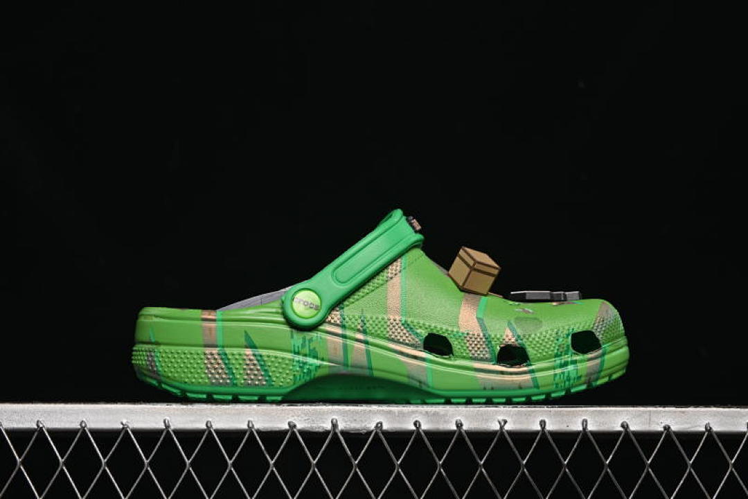 Crocs [MINECRAFT X CROCS CLASSIC CLOG GREEN/BROWN]-[WOMAN:36-39]-[MAN:40-46] - Image 10