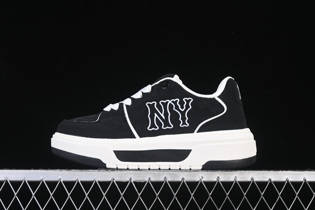 MLB [3ASXE025N50BKS]-[NY MLB BIGBALL CHUNKY EMBO MONOGRAM WHITE/BLACK]-[WOMAN:35-39]-[MAN:40-45], photo 1