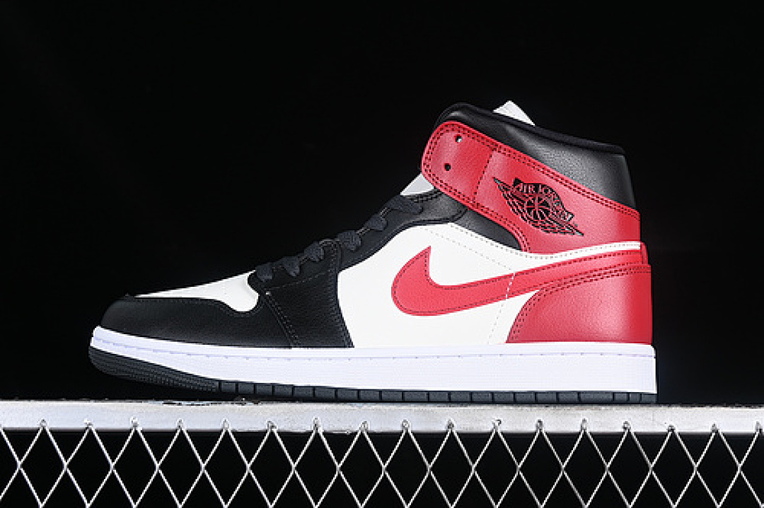 Jordan AIR Jordan 1 MID BLACK TOE SAIL/OFF NOIR/WHITE/GYM RED · BQ6472-160, photo 1