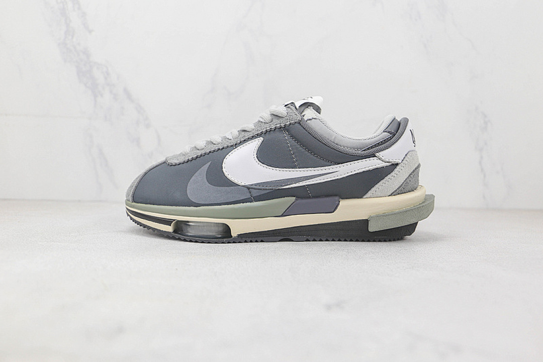 Sacai [DQ0581-001]-[SACAI X CORTEZ 4.0 OG GREY/WHITE/LIGHT GREY]-[WOMAN:36-39]-[MAN:40-45], photo 1