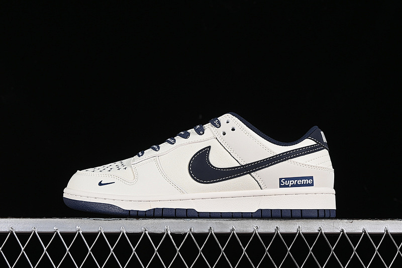Supreme Nike SB DUNK LOW SUPREME OFF WHITE/BLUE · BB6698-511, photo 1